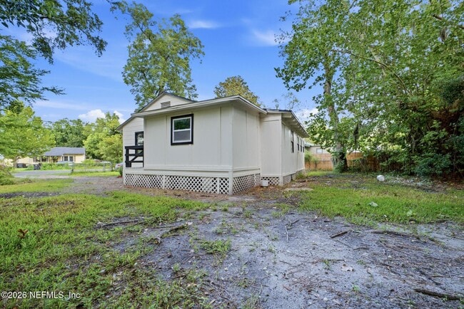 Building Photo - 920 George Cir