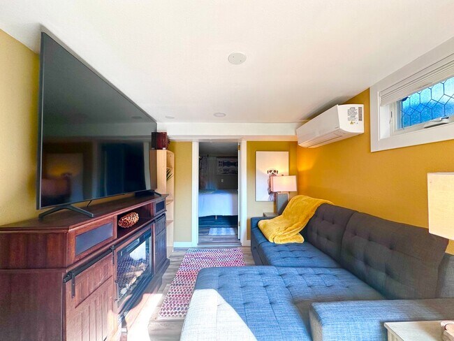 Building Photo - Modern Comfort Meets Convenience – Fully F...