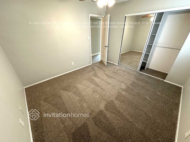 Building Photo - 2631 S Holbrook Ln