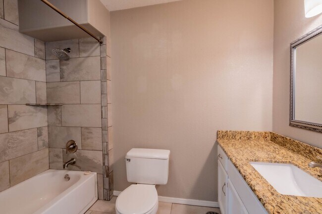 Building Photo - 3 Bed / 2 Bath in Tulsa!