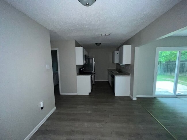Building Photo - 2506 Hidden Valley Dr