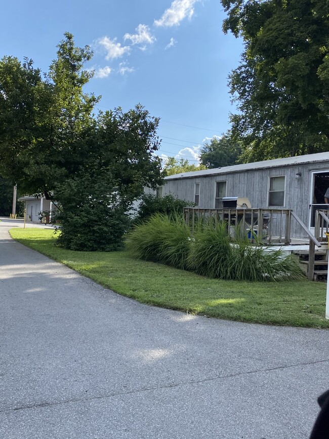 River Oaks Mobile Home Park - Louisville, KY | Apartment Finder