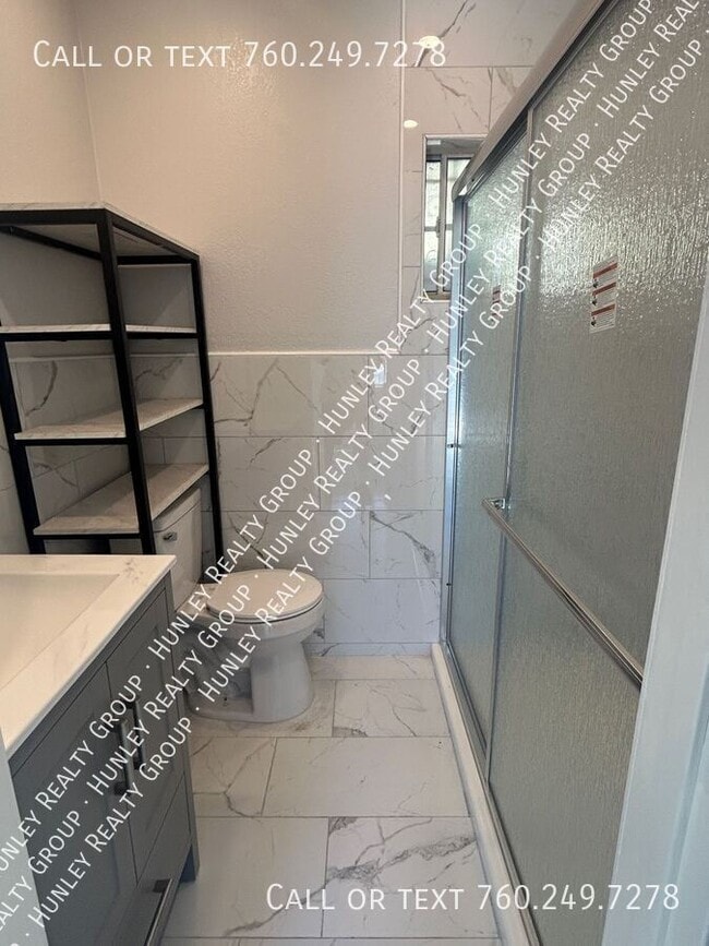 Building Photo - 1376 Gaviota Ave