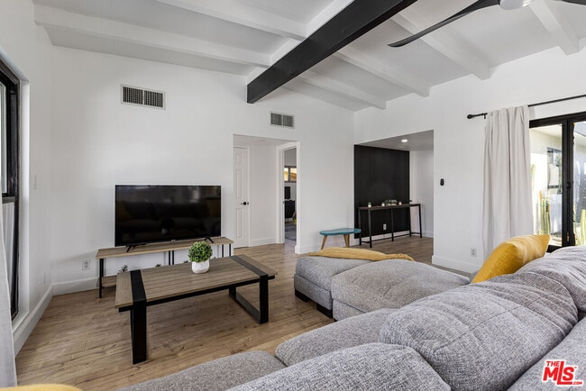 Building Photo - 44251 Russell Ln