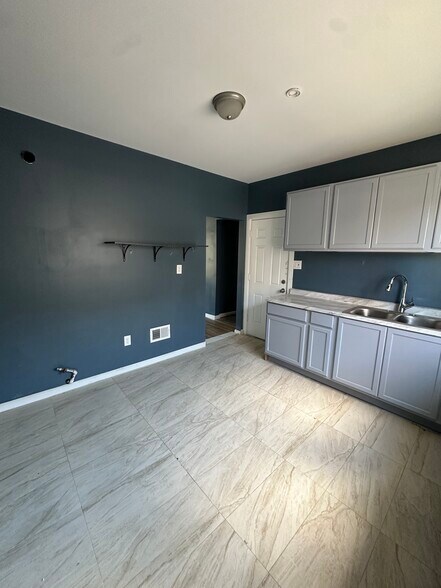 Kitchen - 2471 Ford St