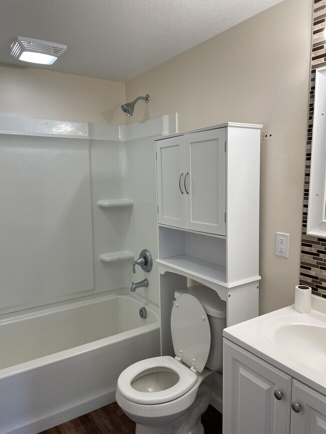 Building Photo - 300 W 5th St