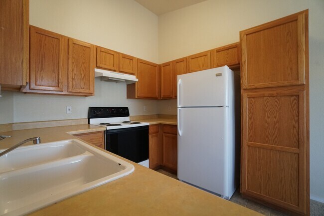 Building Photo - 3610 Strawberry Field Grove