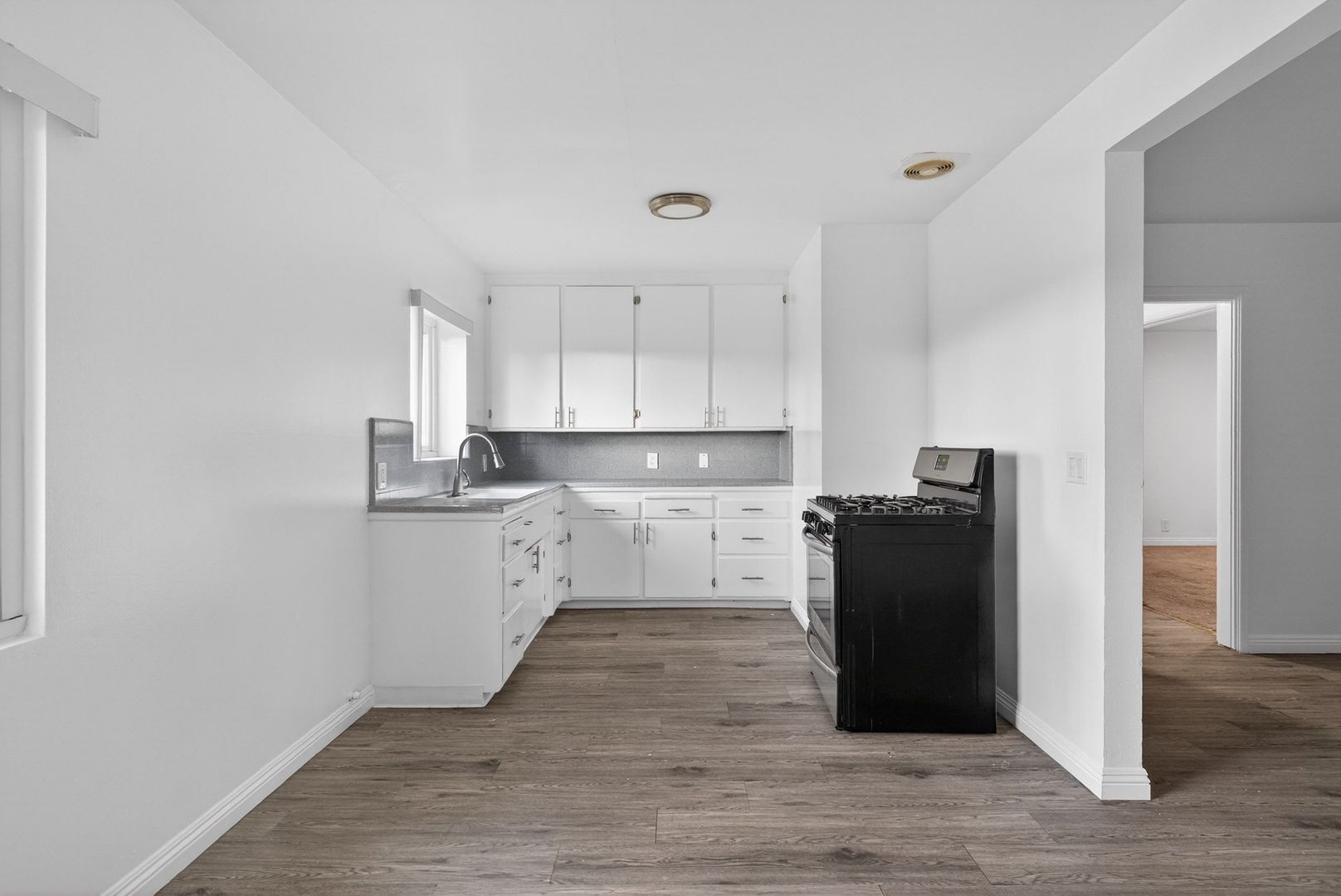 Building Photo - 216 E Burnett St