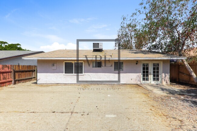 Building Photo - 52305 Avenida Carranza