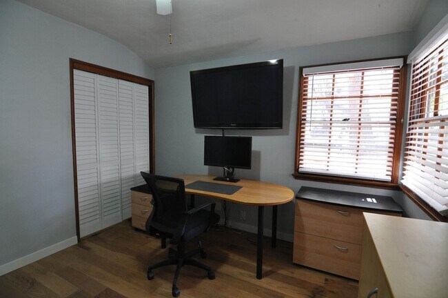Building Photo - 4 Bedroom Pool Home for Rent in Woodland H...