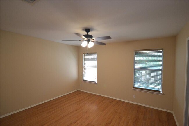 Building Photo - 200 Lombard Dr