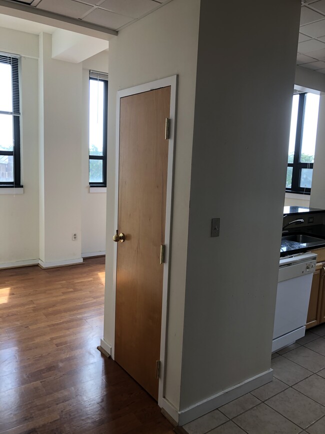 Building Photo - 419 S 19th St