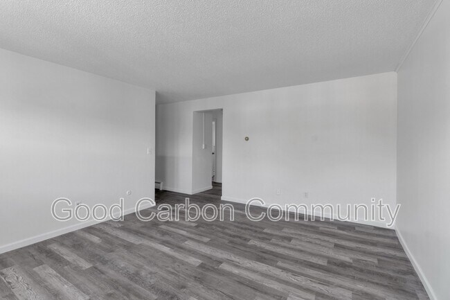 Building Photo - 3904 Seneca St