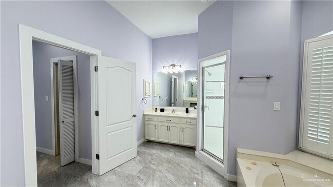 Building Photo - 30 Lilac Ave