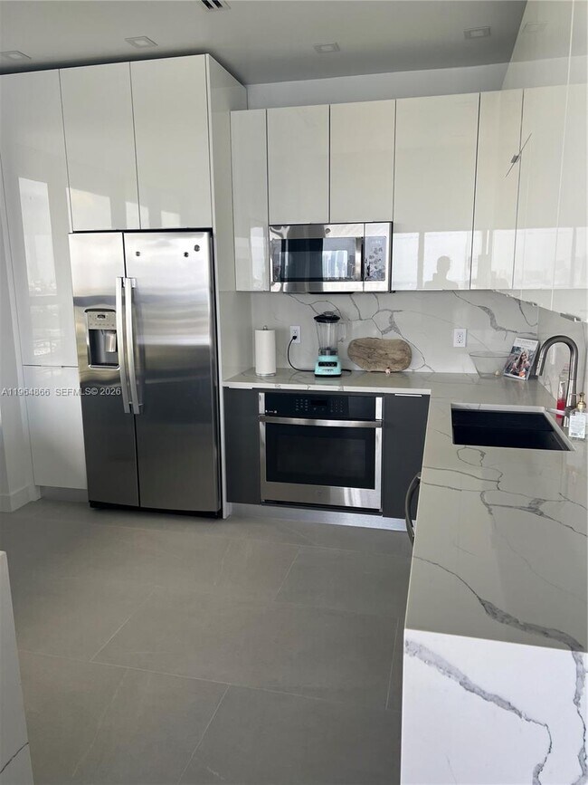 Building Photo - 780 NE 69th St