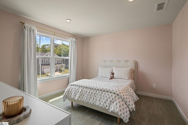 Building Photo - 680 Lady Fern Dr