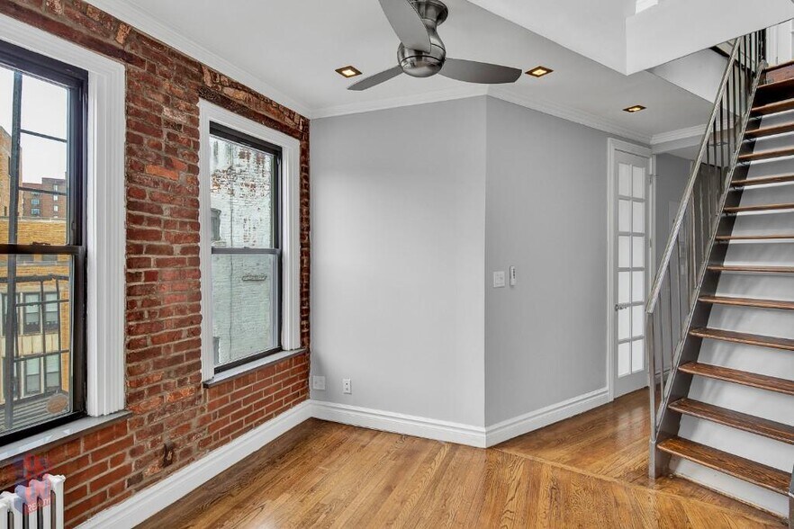 Building Photo - 410 E 13th St