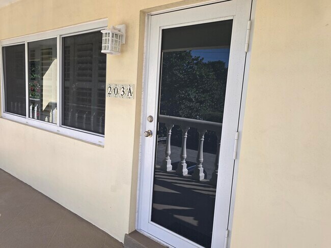 Building Photo - 60 Venetian Dr