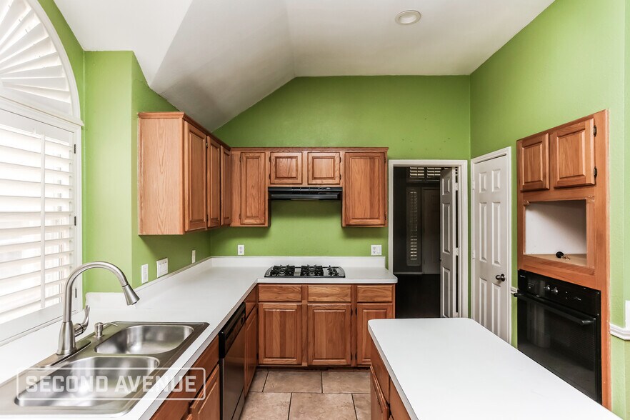 Building Photo - 2404 Liles Ln
