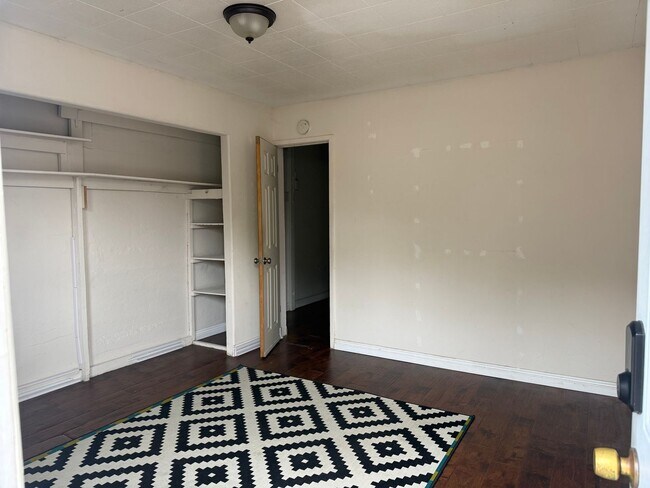 Building Photo - 241 N Ave 49