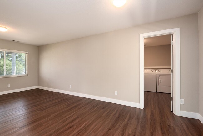 Building Photo - 5290 Highline Pl
