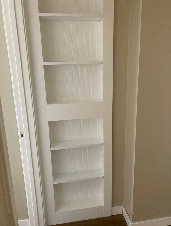 Building Photo - 3323 Bryant Ave S