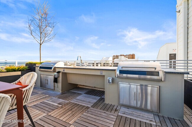 Building Photo - 218 3rd Ave