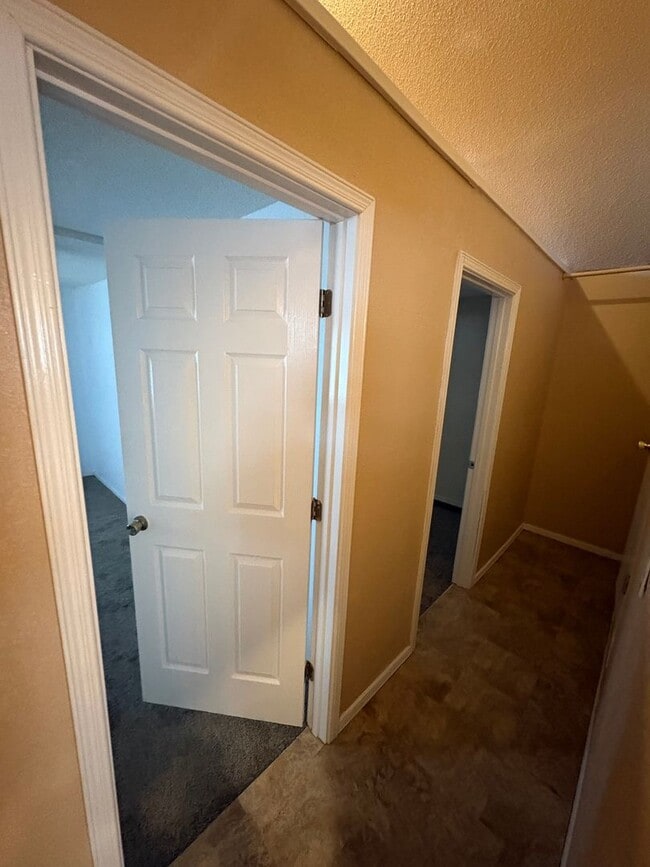 Building Photo - WEST SIDE HOME FOR RENT