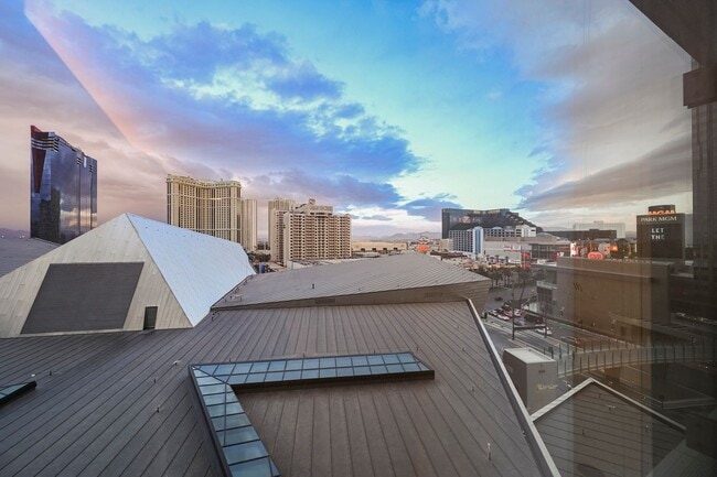 Building Photo - Studio with incredible views of the Strip!