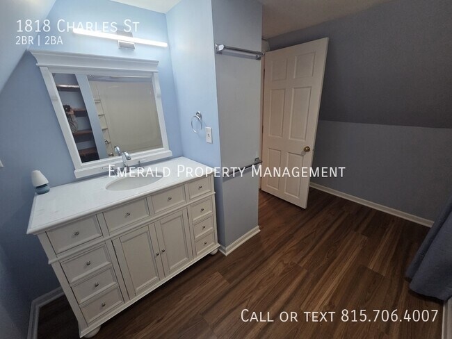 Building Photo - 1818 Charles St