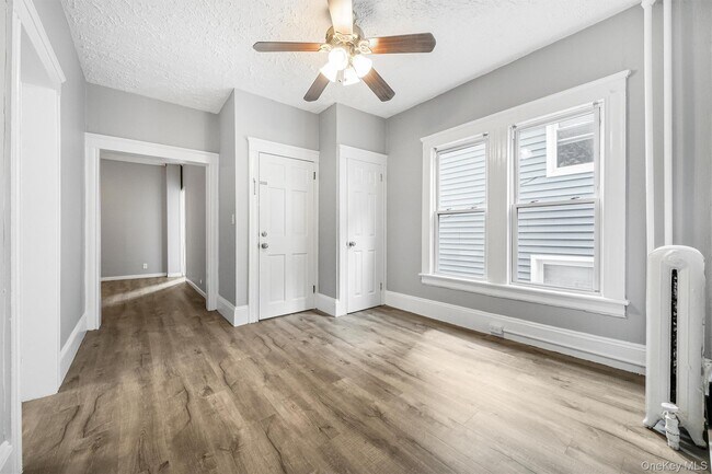 Building Photo - 17 Lawrence Ave