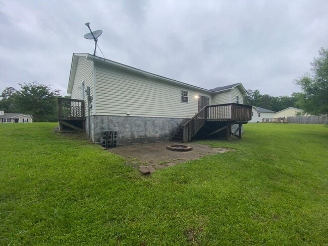 Building Photo - Three Bedroom in WILLOW RUN!