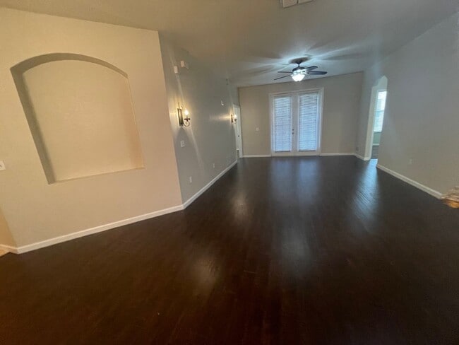 Building Photo - Affordable Elegance! 3 Bed 2 Bath Condo in...
