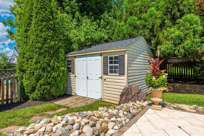 Building Photo - Beautiful 4-Bedroom Colonial in Walkersville