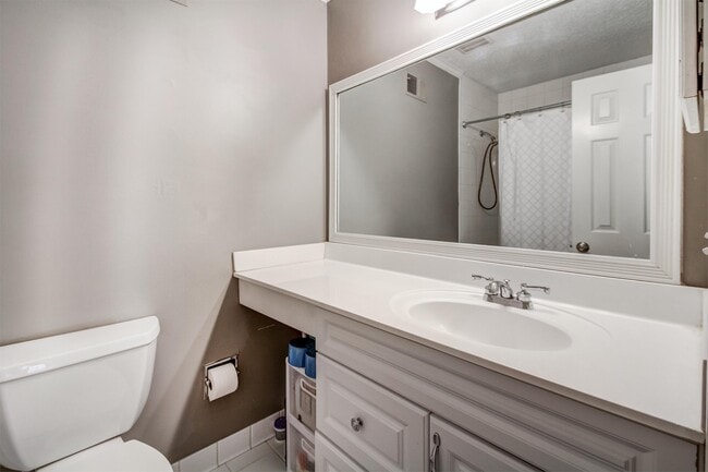 Building Photo - 1080 Woodbridge Hollow NE