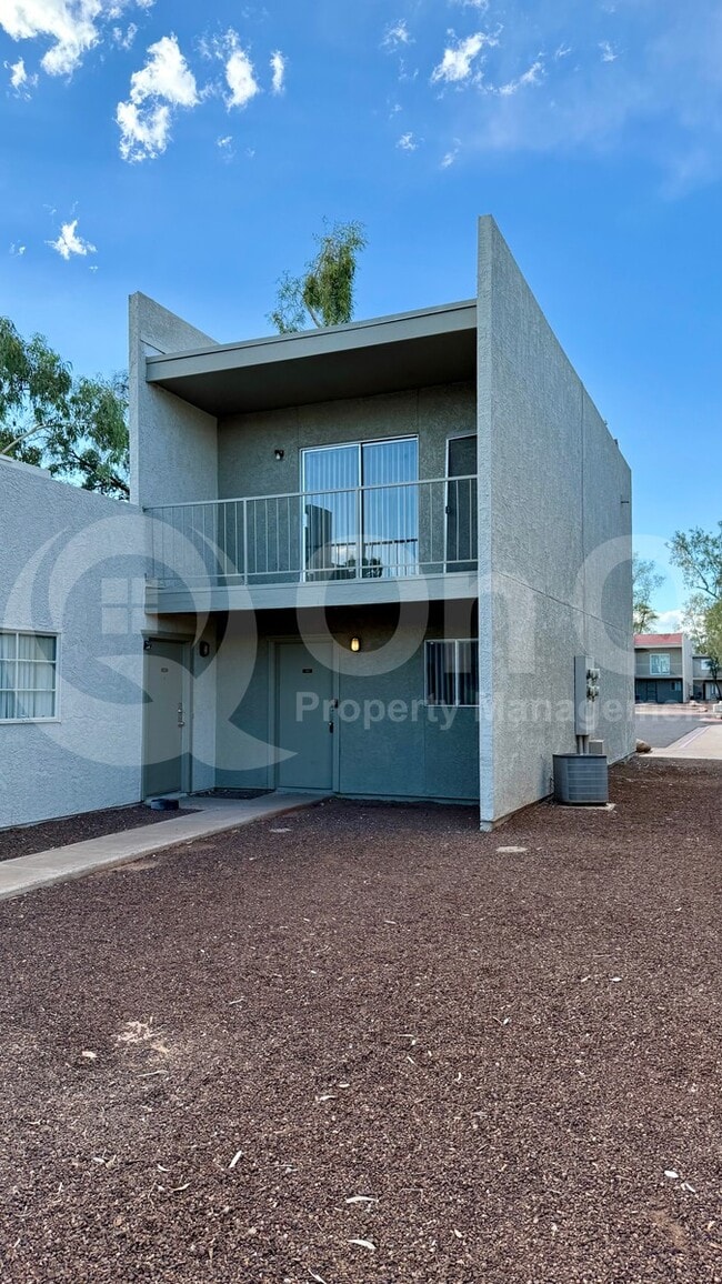 Building Photo - 2834 E Kathleen Rd