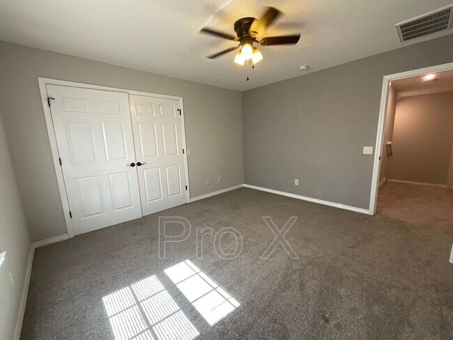 Building Photo - 618 Easton Dr