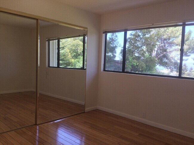 Building Photo - 55 Del Monte Dr