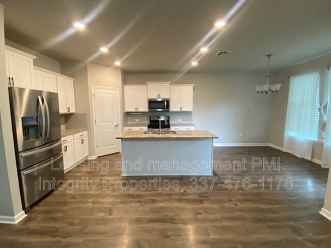 Building Photo - 616 Vert Dr