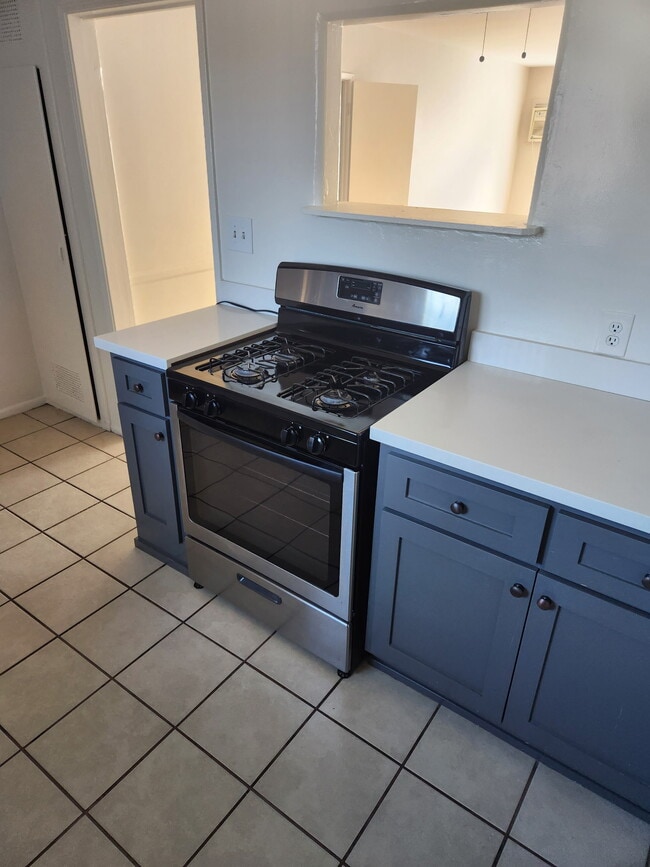 Building Photo - 613 E Washington Blvd