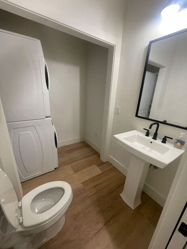 Building Photo - Bentonville Townhouse!