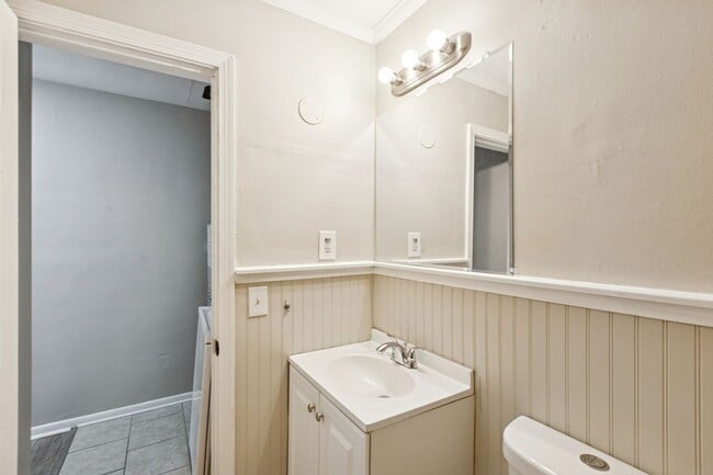 Building Photo - 9466 Phillip Ave