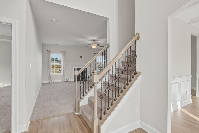 Building Photo - 5 bedroom waterfront property