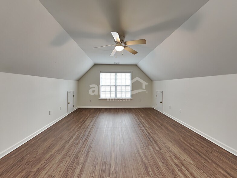 Building Photo - 302 Grimes Dr