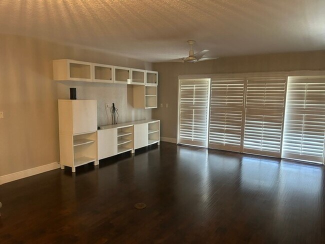 Building Photo - Luxury living with an Intracoastal view and direct access to dock, marina and lift