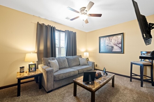 Building Photo - JUST REDUCED!!!  Nice Home in Peach Tree Subdivision Waiting for you to Call home TODAY