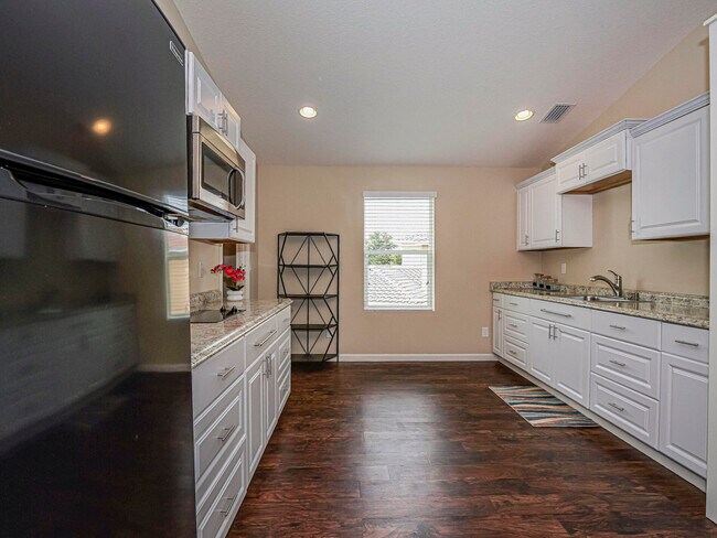Building Photo - 1750 Berkshire Cir SW