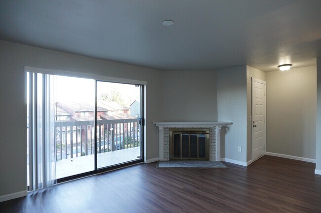 Building Photo - 25046 Lake Fenwick Rd