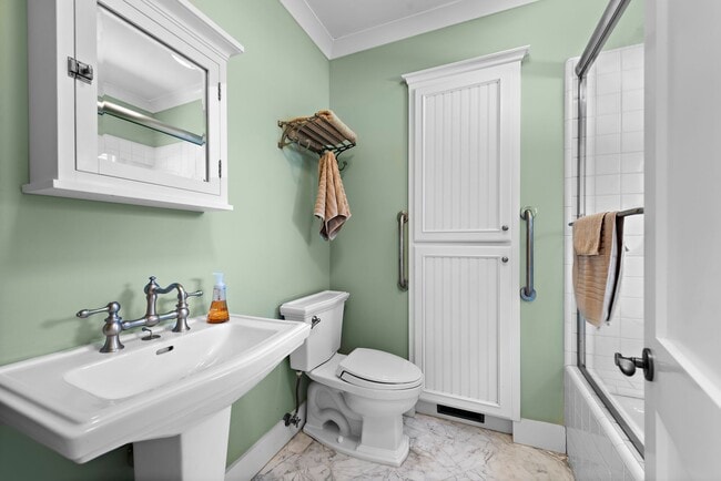 Building Photo - Woods Cove Beach House