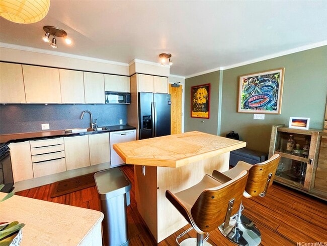 Building Photo - 801 S King St